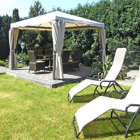 Ferienhaus Large, Comfortable Villa, Private Garden