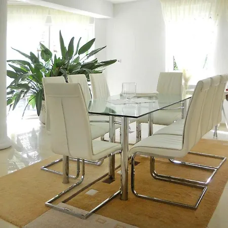 Large, Comfortable Villa, Private Garden *