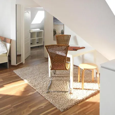 Large, Comfortable Villa, Private Garden Ferienhaus