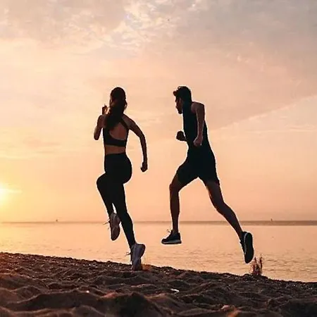 Dom wakacyjny Large, Comfortable Villa, Private Garden *