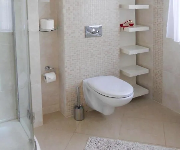 Large, Comfortable Villa, Private Garden Casa vacanze *